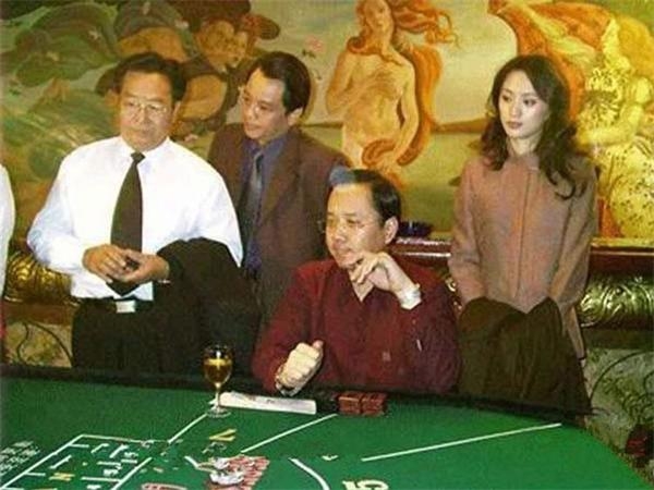 澳门赌牌持有者揭秘，谁是那六张赌牌的掌控者？图片与视频一览