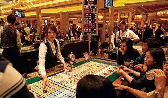 澳门赌牌持有人揭晓，揭秘六张赌牌背后的故事与争议